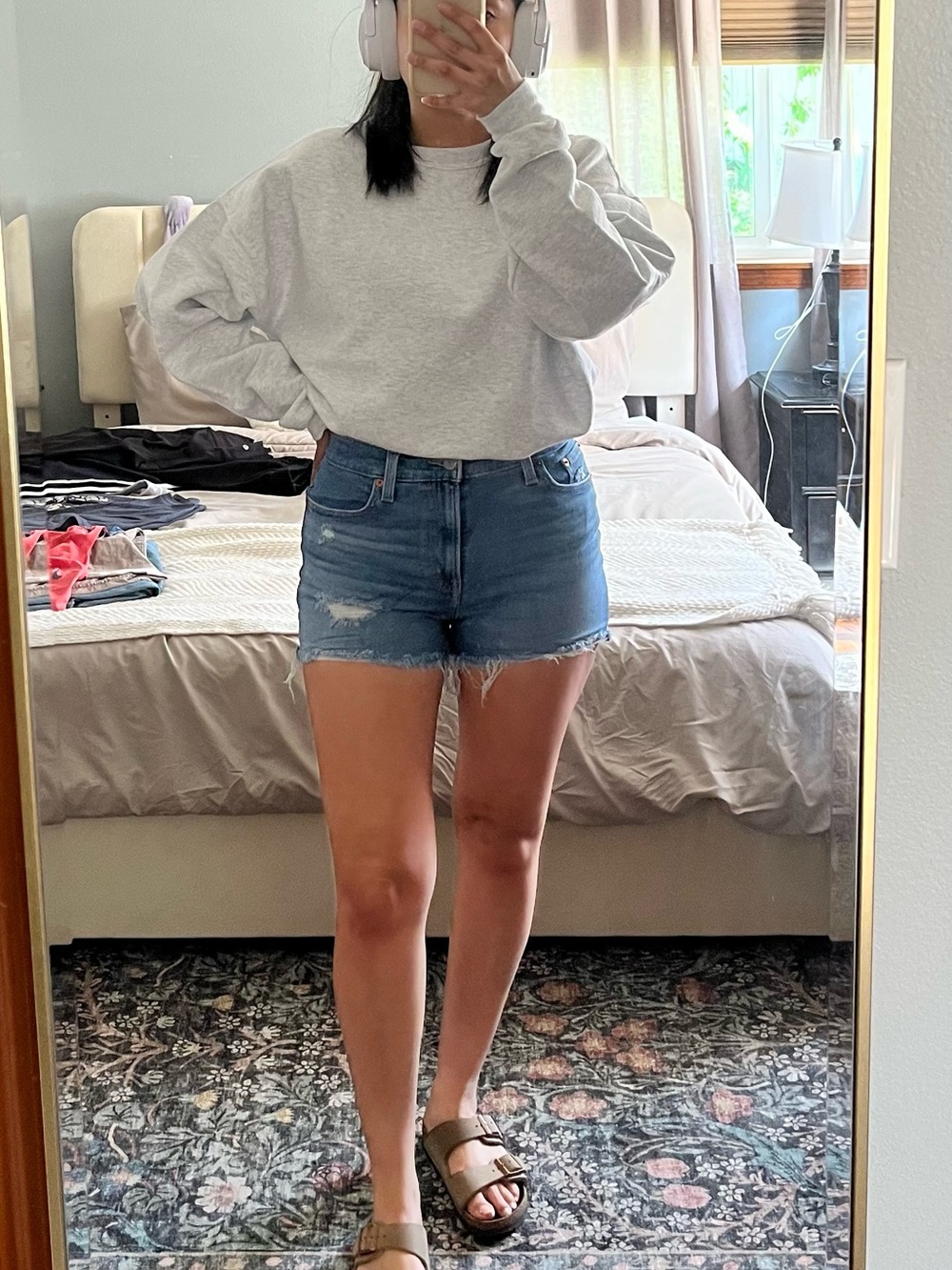 Levi’s High Rise Shorts - Picture 4 of 8
